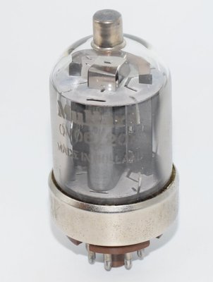 6146 / QV06/20E Mullard Holland NOS